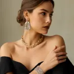 Come valorizzare le spalle scoperte con gli accessori giusti? Le soluzioni più glamour