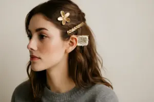 Accessori per capelli con dettagli preziosi: risaltano anche su look casual